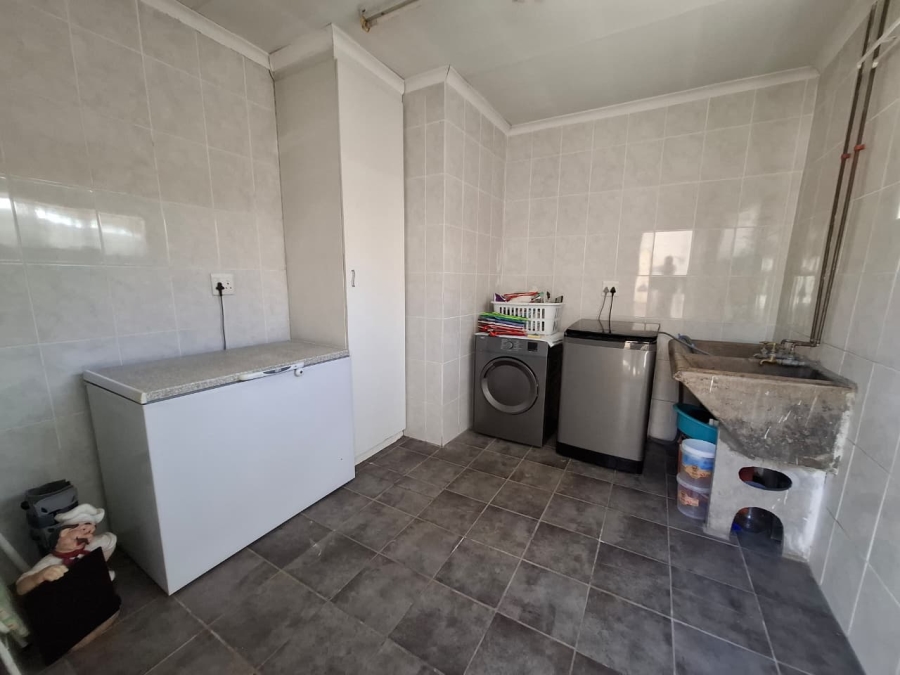 4 Bedroom Property for Sale in Generaal De Wet Free State